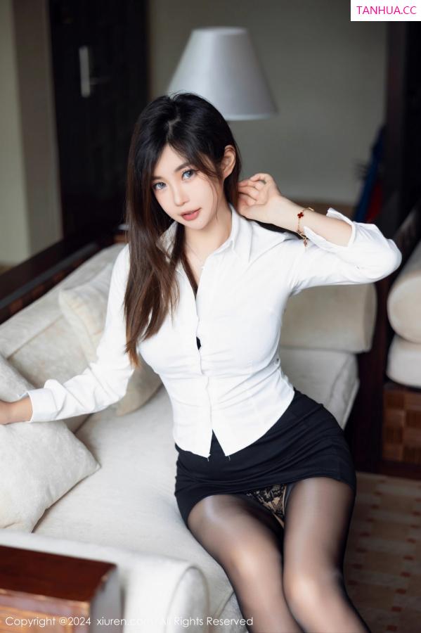 綺裡嘉 绮里嘉 [XiuRen]高清写真图 2024.02.02 No.8053 绮里嘉ula 黑丝美腿第5张图片